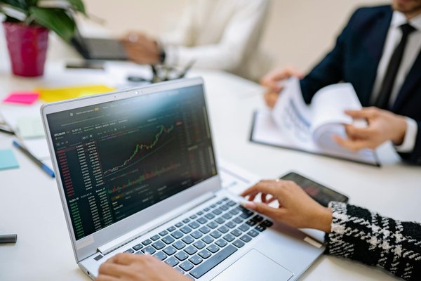 Essential Factors to Consider When Designing Energy-Efficient Office Spaces in Cardiff